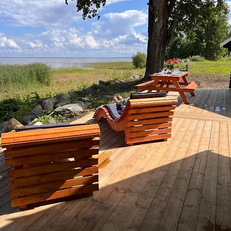 Suure-kuuse Kampingud Otse Jarve Kaldal Camping *