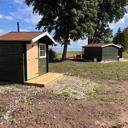 Suure-kuuse Kampingud Otse Jarve Kaldal Camping *
