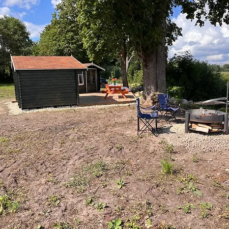 Suure-kuuse Kampingud Otse Jarve Kaldal Camping Valma