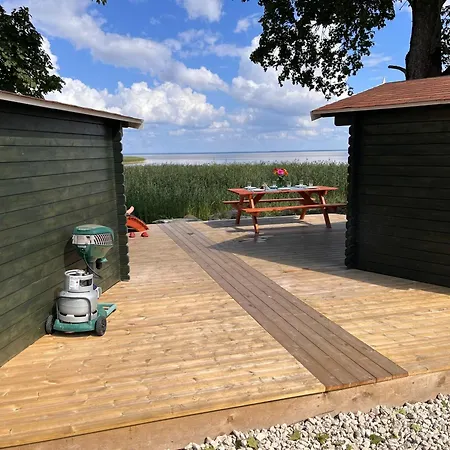 Suure-kuuse Kampingud Otse Jarve Kaldal Camping Valma